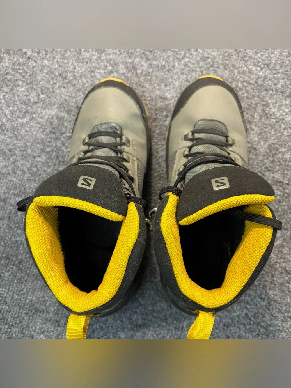 Salomon Outward CSWP Waterproof Hiking Boots Mens US 6 Gray Yellow Mid Trail